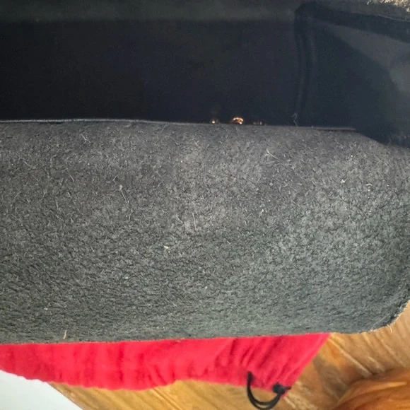 Carolina Herrera / ANDY LOCKED CROSSBODY I MEDIUM
HOULDER BAG - Picture 8 of 15